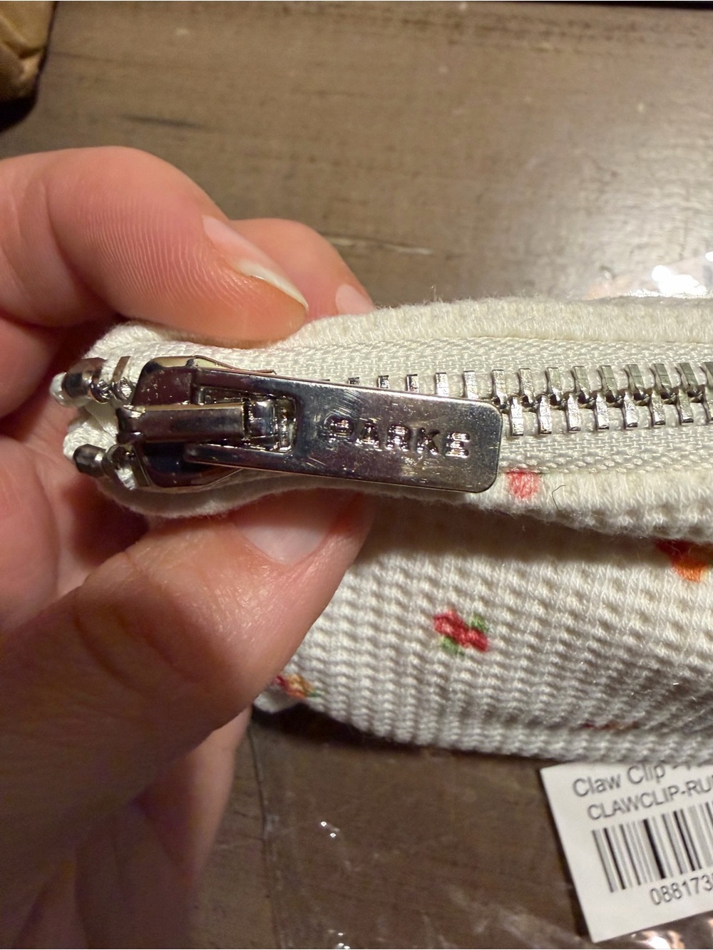 Parke Claw Clip Ruby 2026 - Picture 4 of 4